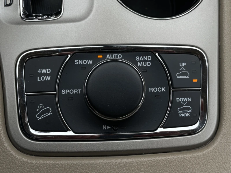 Jeep Grand cherokee Overland 3.0 diesel 4X4, снимка 15 - Автомобили и джипове - 53356581