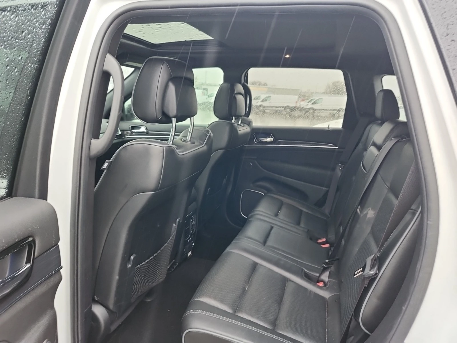 Jeep Grand cherokee OVERLAND * * CARFAX * * АВТО КРЕДИТ * *  - изображение 9