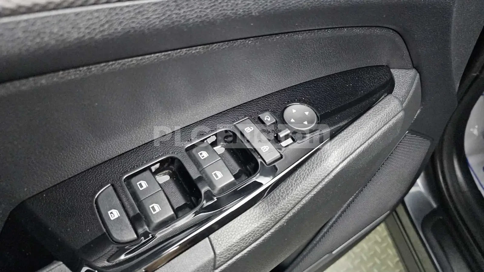 Kia Sportage 2.0L TURBO| KEYLESS| КАМЕРА| КРАЙНА ЦЕНА, снимка 12 - Автомобили и джипове - 54045816