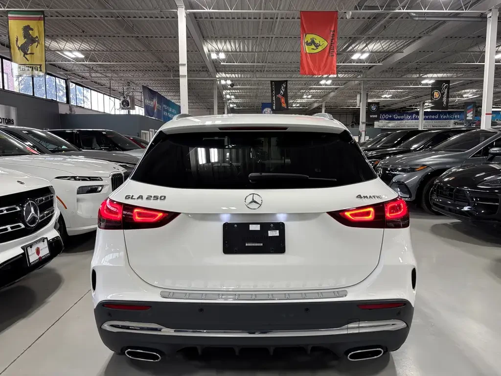 Mercedes-Benz GLA 250 4MATIC| AMGPKG| REDLEATHER| CARBON| AMBIENT| LED, снимка 4 - Автомобили и джипове - 55646484