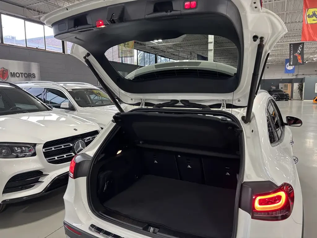 Mercedes-Benz GLA 250 4MATIC| AMGPKG| REDLEATHER| CARBON| AMBIENT| LED, снимка 5 - Автомобили и джипове - 55646484