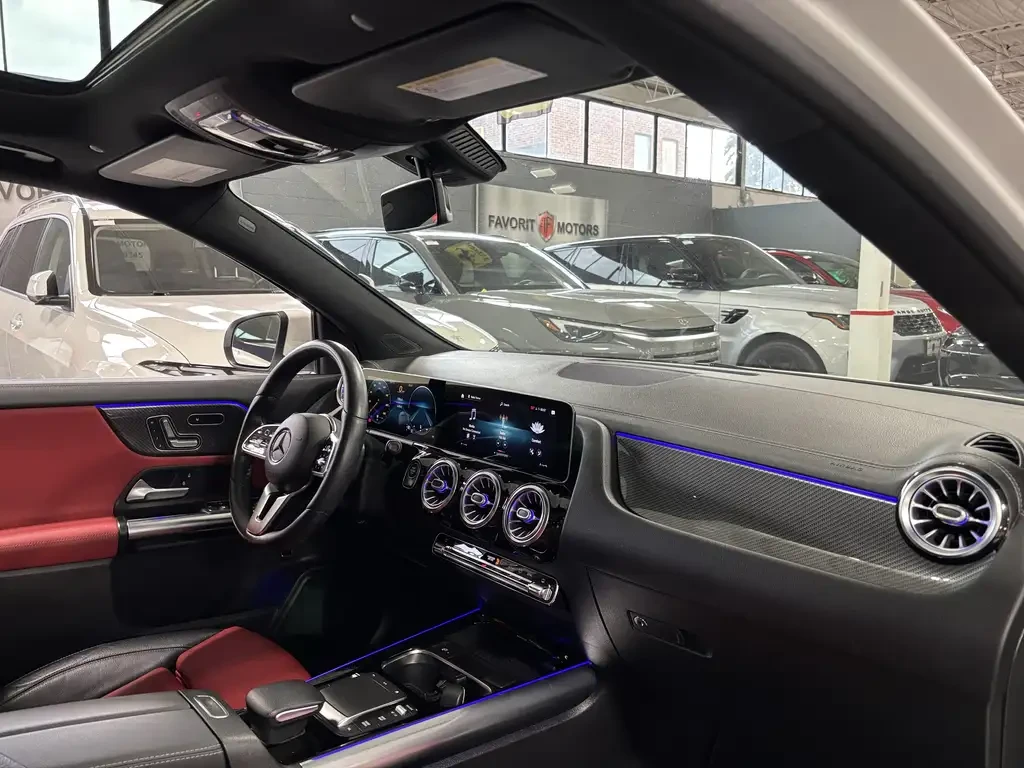 Mercedes-Benz GLA 250 4MATIC| AMGPKG| REDLEATHER| CARBON| AMBIENT| LED, снимка 9 - Автомобили и джипове - 55646484