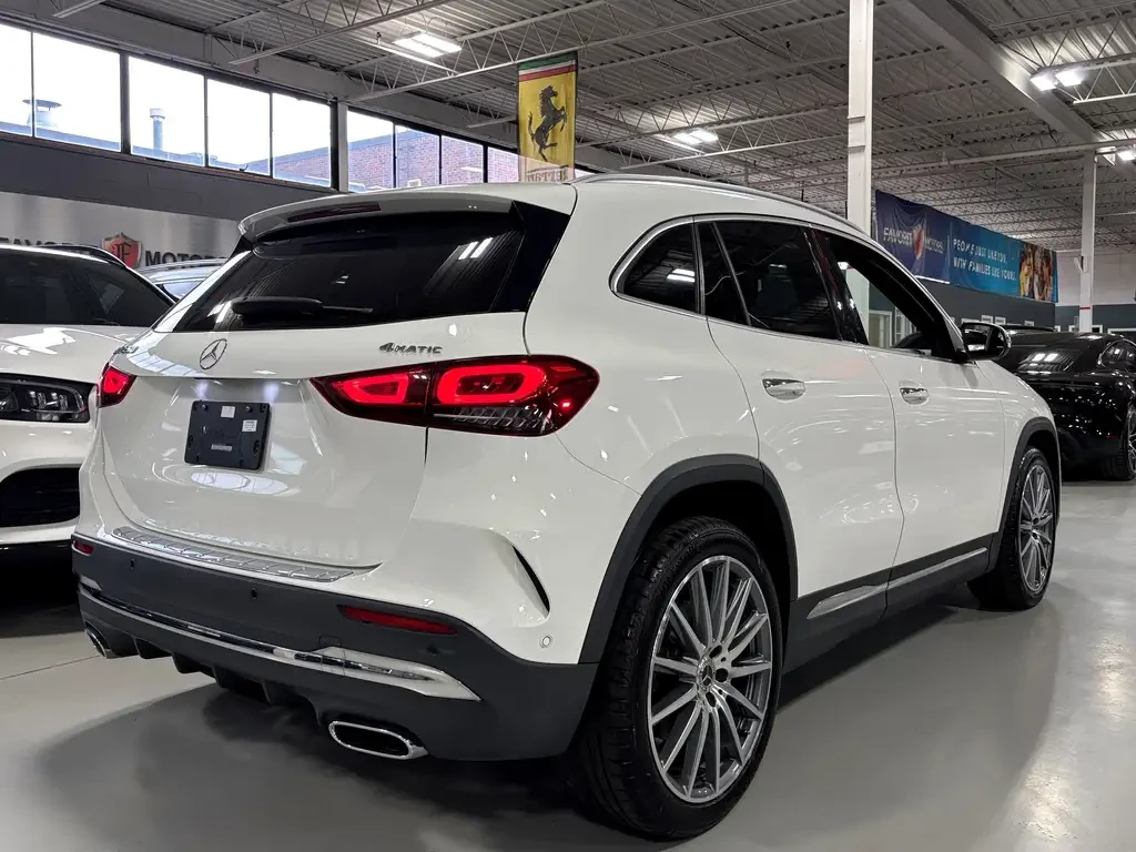 Mercedes-Benz GLA 250 4MATIC| AMGPKG| REDLEATHER| CARBON| AMBIENT| LED, снимка 3 - Автомобили и джипове - 55646484