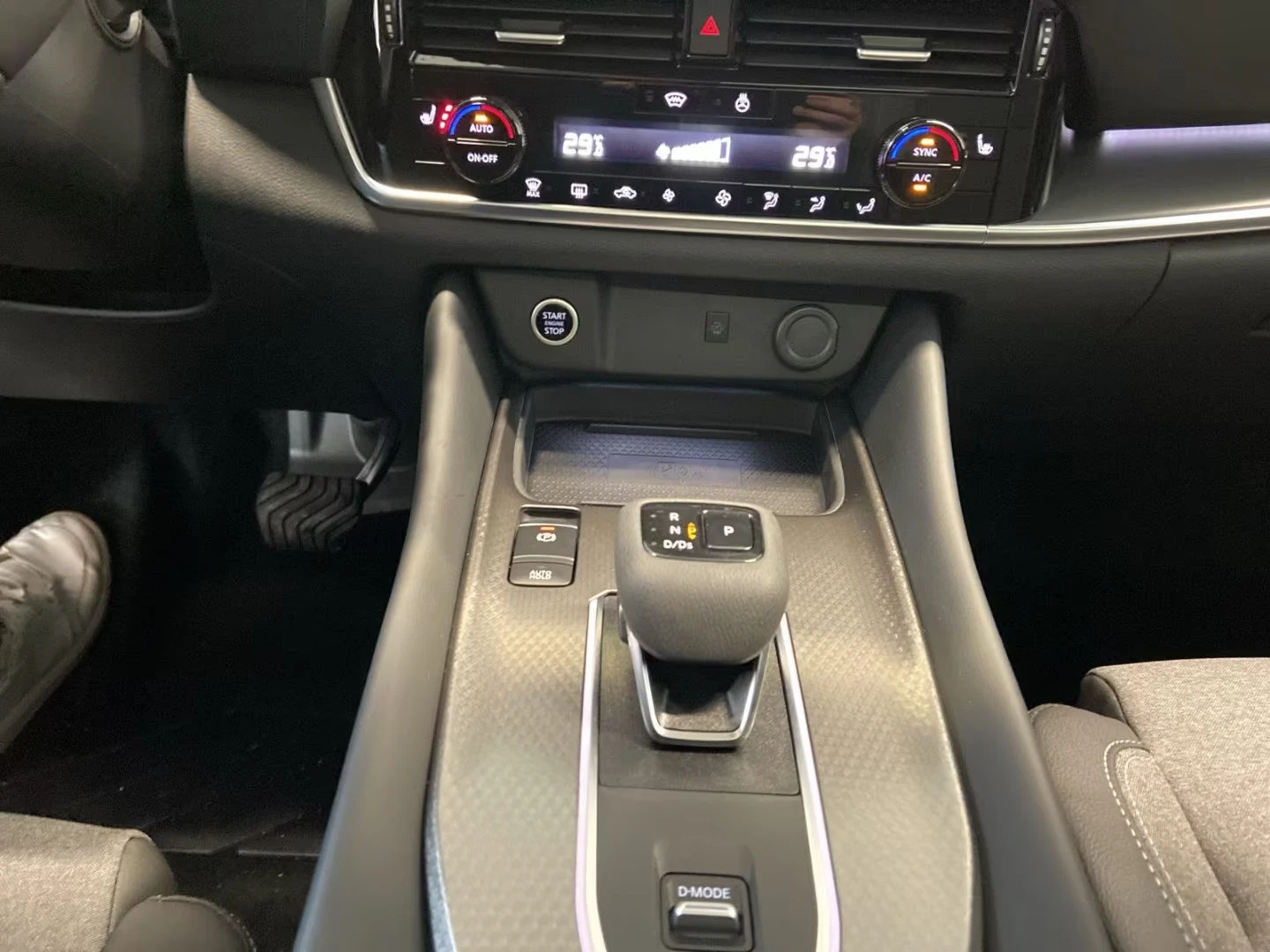 Nissan Qashqai НОВ!N-CONNECTA/PANO/360/NAVI/KLESS/ИЗБОР ЦВЯТ/805z, снимка 14 - Автомобили и джипове - 55728206
