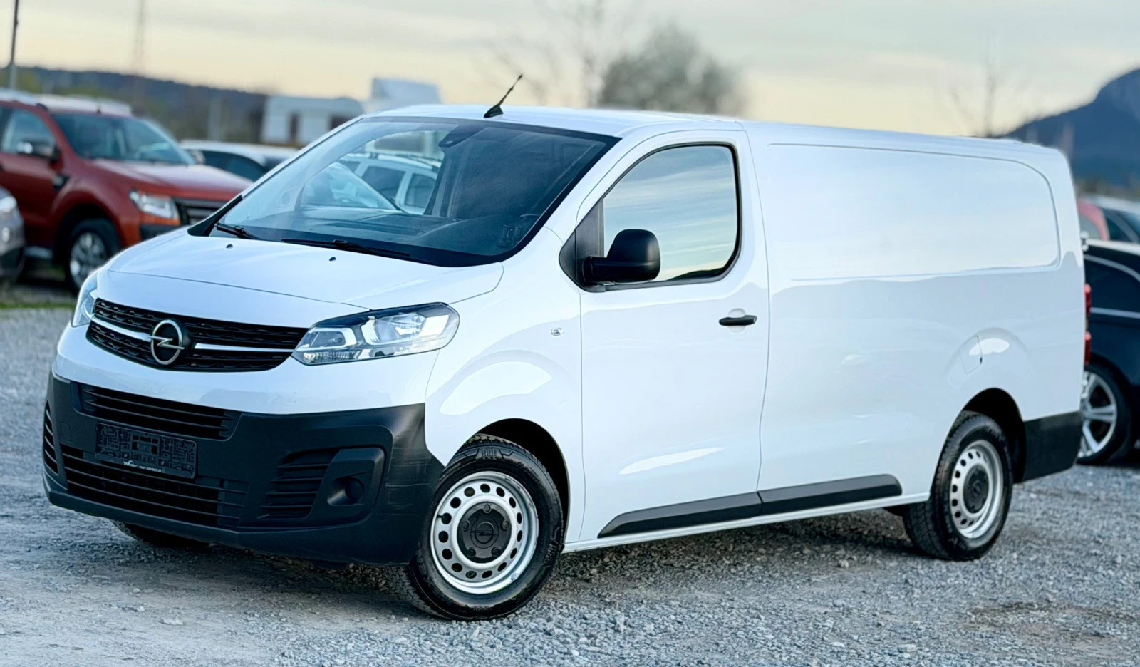 Opel Vivaro 2.0 D - 144к.с * ХЛАДИЛЕН 0 C + 30 C* * Като нов*  | Auto.bg — изображение 1