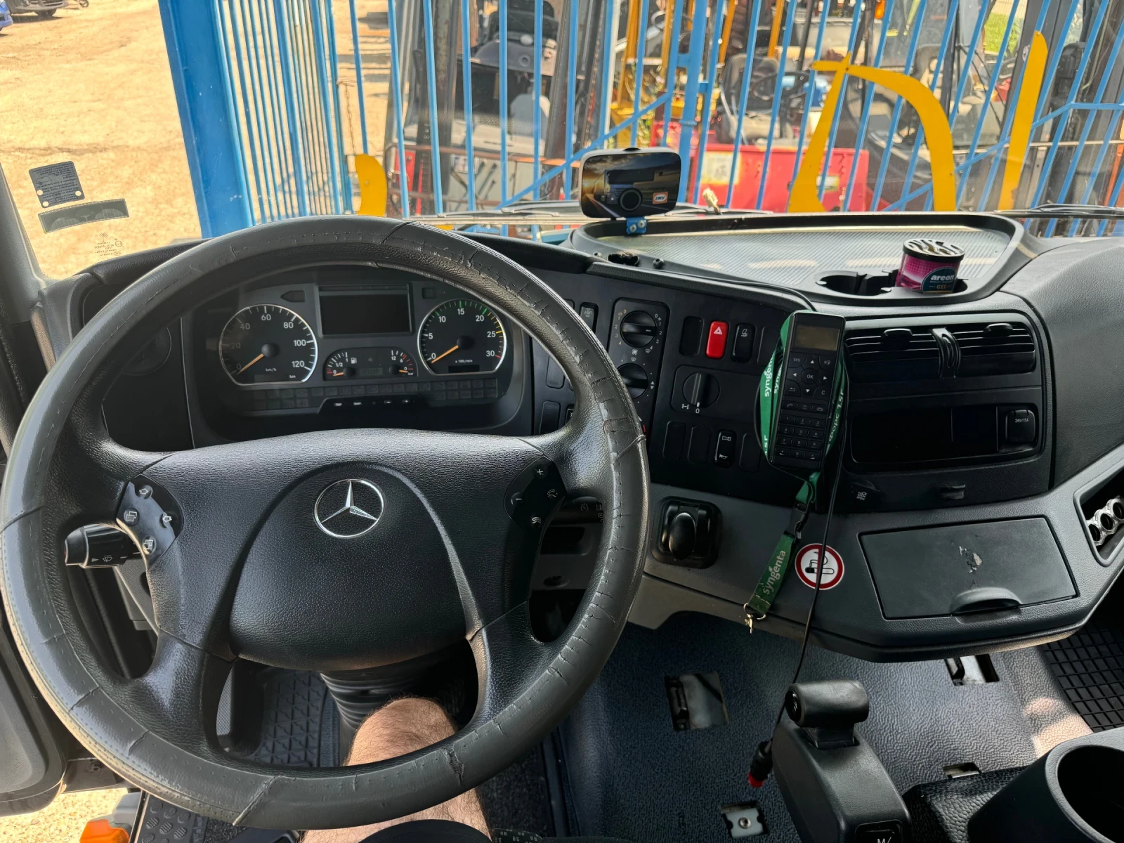 Mercedes-Benz Atego  - изображение 10