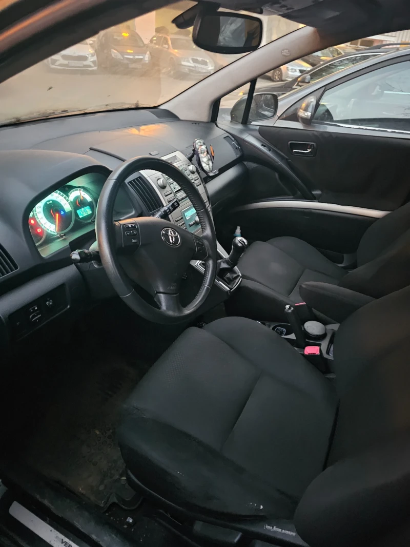 Toyota Corolla verso, снимка 3 - Автомобили и джипове - 52806450
