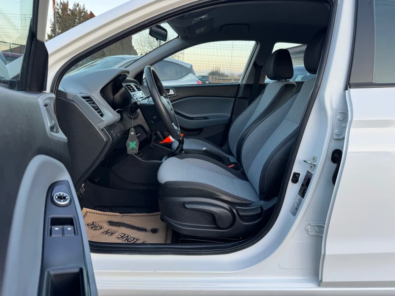 Hyundai I20 1.2i Klima EURO 6 , снимка 11 - Автомобили и джипове - 53498441