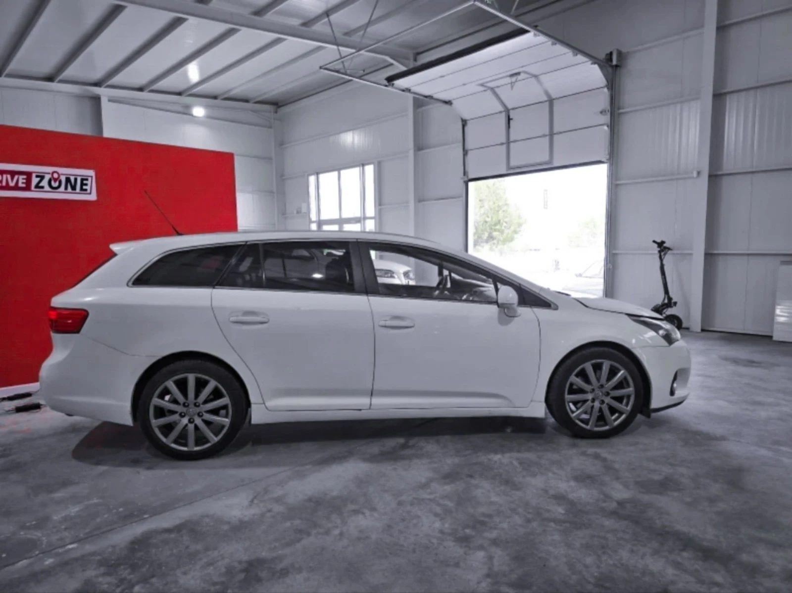 Toyota Avensis 2.2D - изображение 3