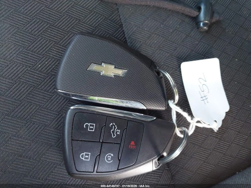 Chevrolet Silverado 2.7l 1500 4Wd Short Bed Lt With 2Fl, снимка 11 - Автомобили и джипове - 53808753