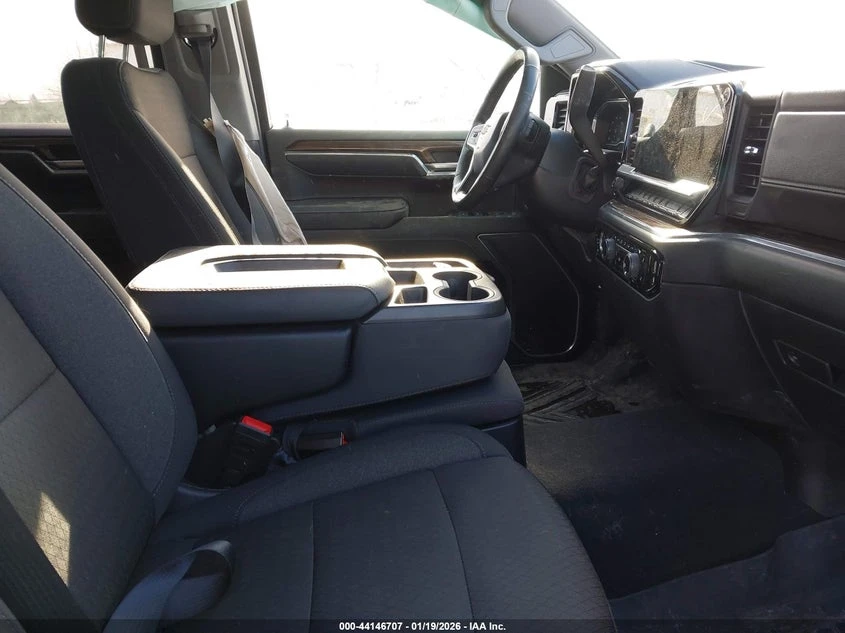 Chevrolet Silverado 2.7l 1500 4Wd Short Bed Lt With 2Fl, снимка 5 - Автомобили и джипове - 53808753