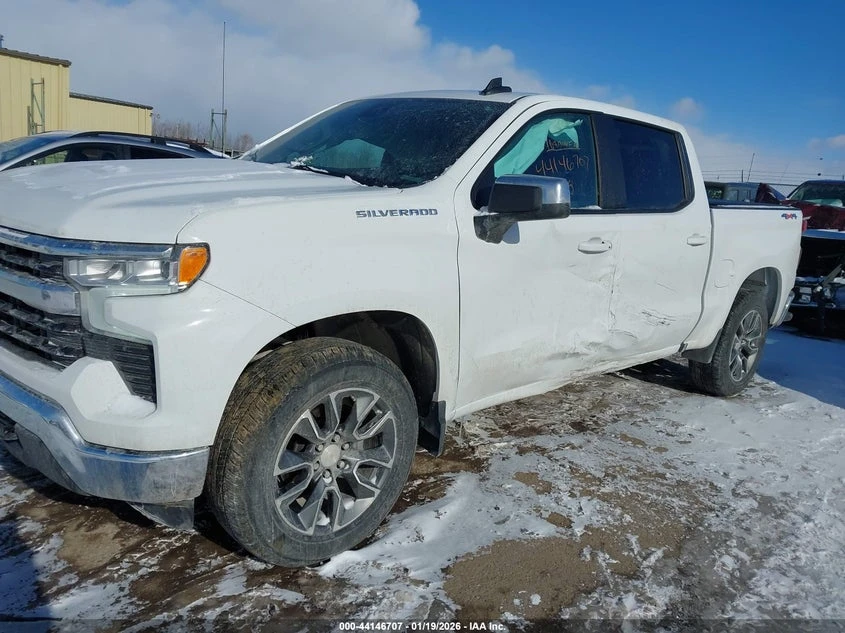 Chevrolet Silverado 2.7l 1500 4Wd Short Bed Lt With 2Fl, снимка 2 - Автомобили и джипове - 53808753