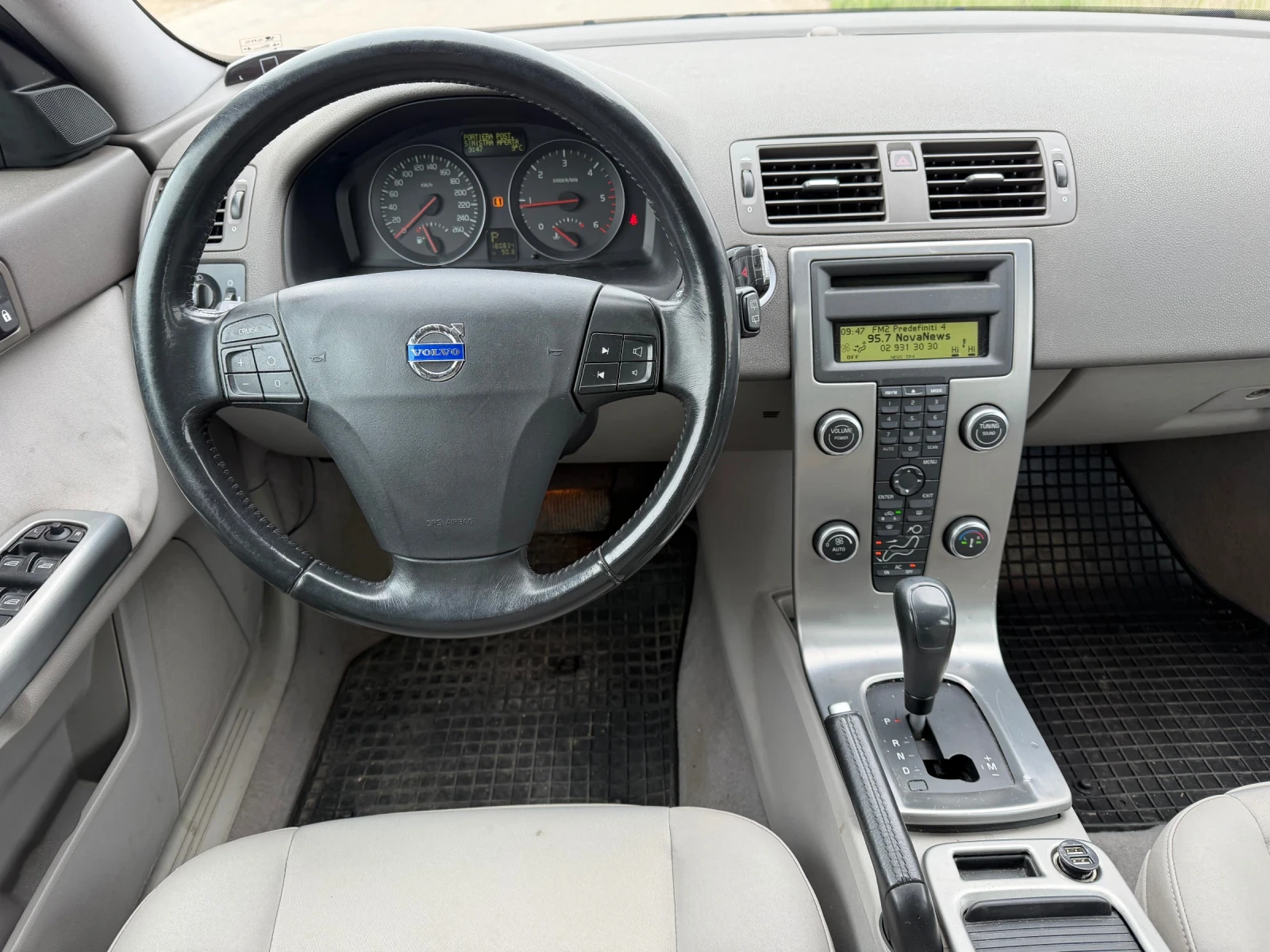 Volvo V50 2.0D 136hp Automatic , снимка 9 - Автомобили и джипове - 54235620