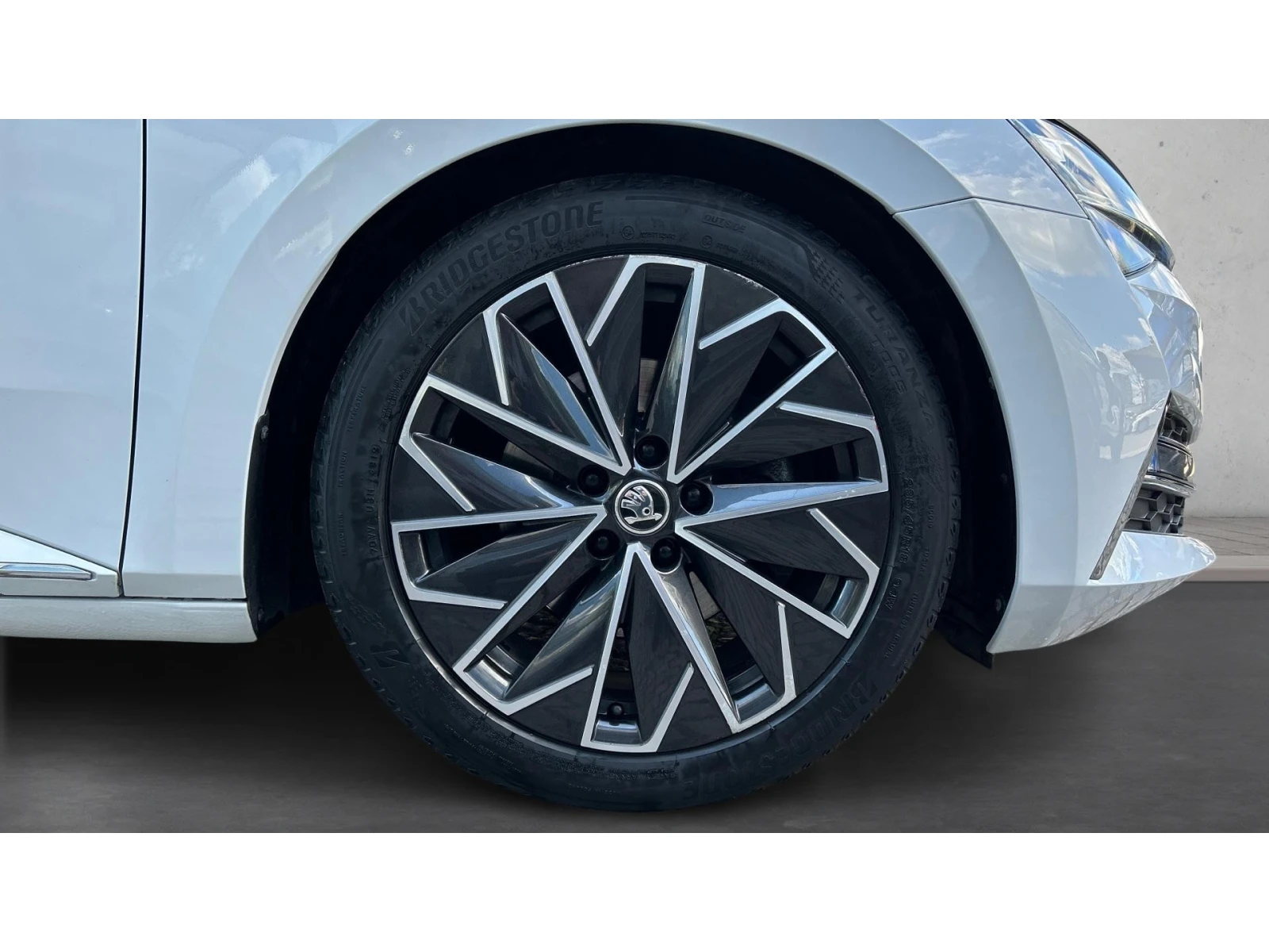 Skoda Superb Месечна вноска от 250  , снимка 16 - Автомобили и джипове - 54236317