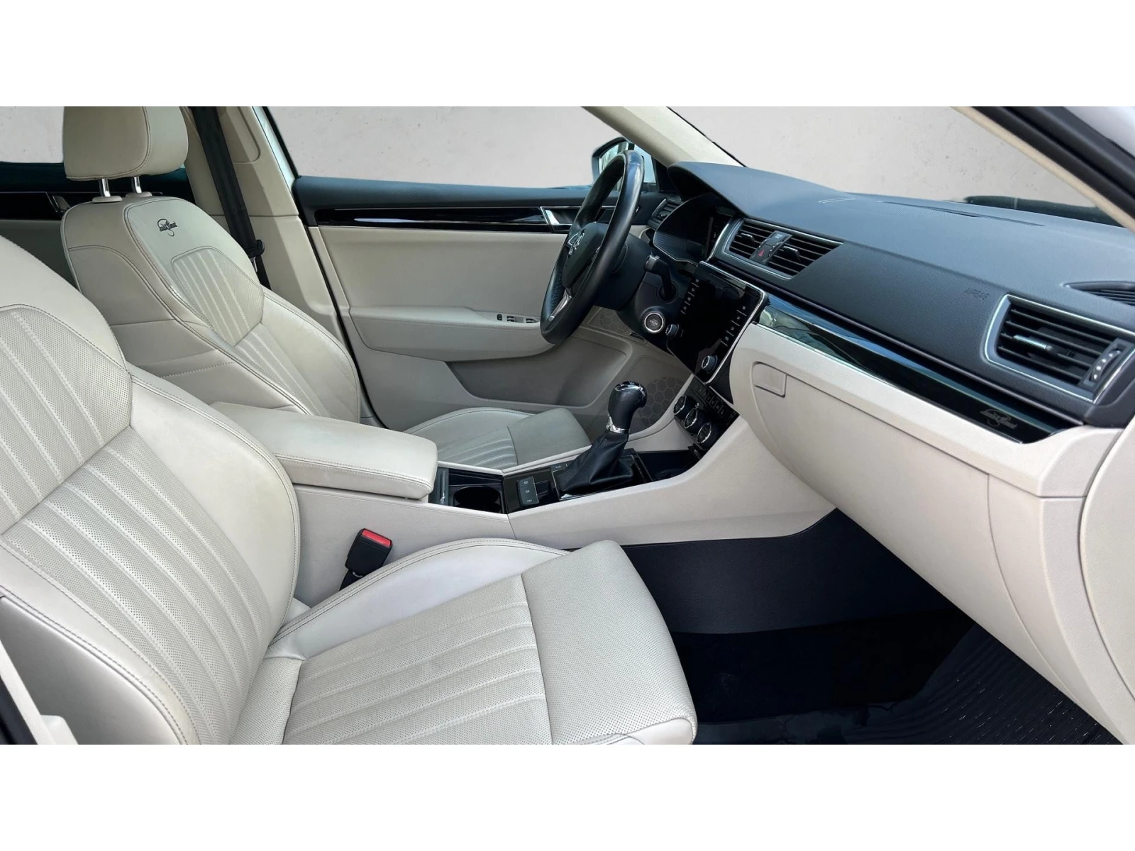 Skoda Superb Месечна вноска от 250  , снимка 6 - Автомобили и джипове - 54236317