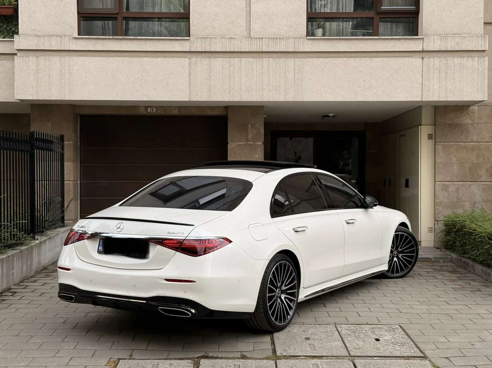 Mercedes-Benz S 580 S580 Long 4MATIC AMG Line | 2023 г. | 22 000 км | , снимка 4 - Автомобили и джипове - 54887399