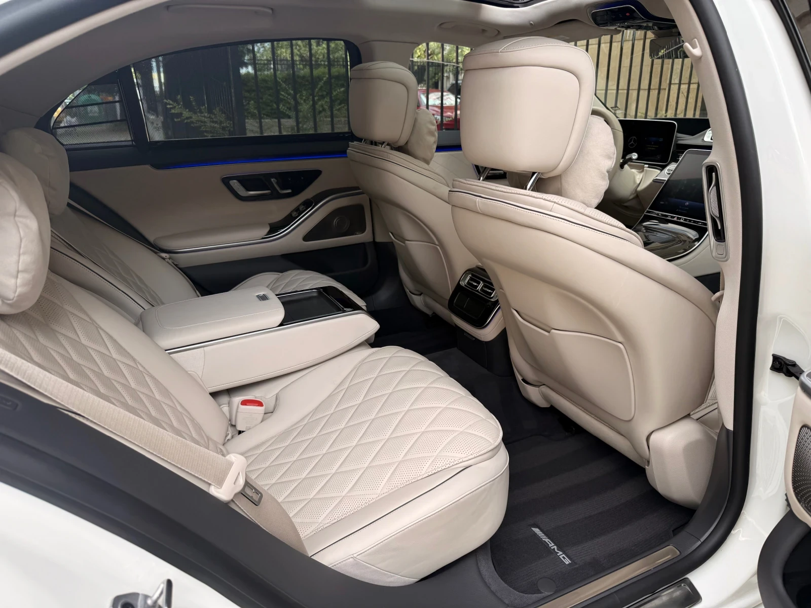 Mercedes-Benz S 580 S580 Long 4MATIC AMG Line | 2023 г. | 22 000 км | , снимка 11 - Автомобили и джипове - 54887399