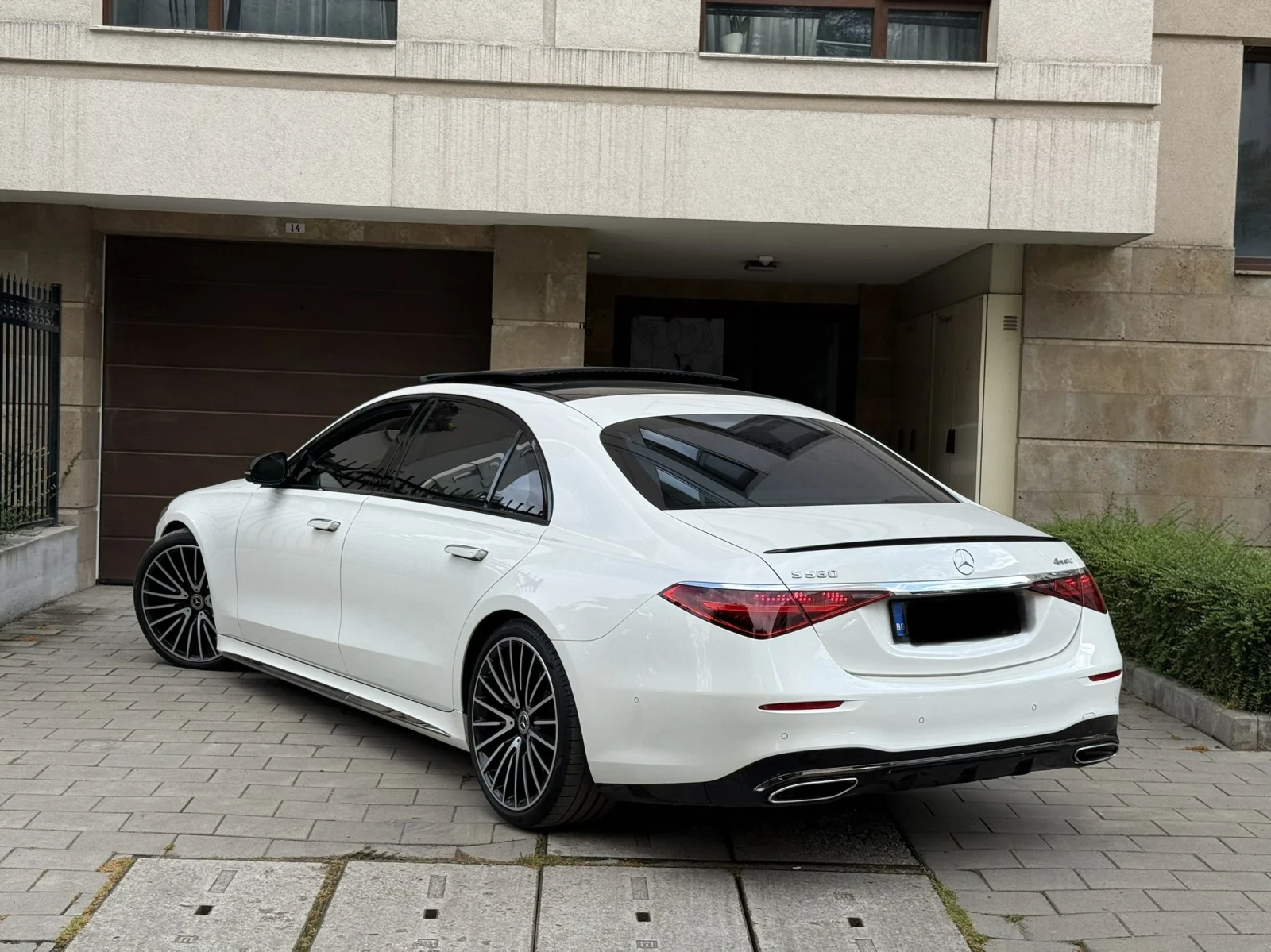 Mercedes-Benz S 580 S580 Long 4MATIC AMG Line | 2023 г. | 22 000 км | , снимка 3 - Автомобили и джипове - 54887399