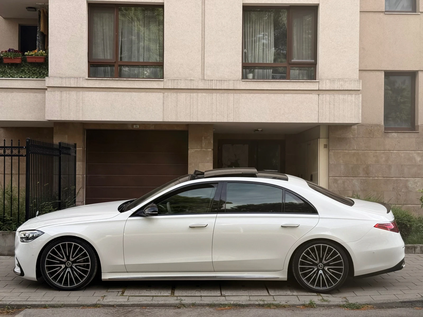 Mercedes-Benz S 580 S580 Long 4MATIC AMG Line | 2023 г. | 22 000 км | , снимка 5 - Автомобили и джипове - 54887399
