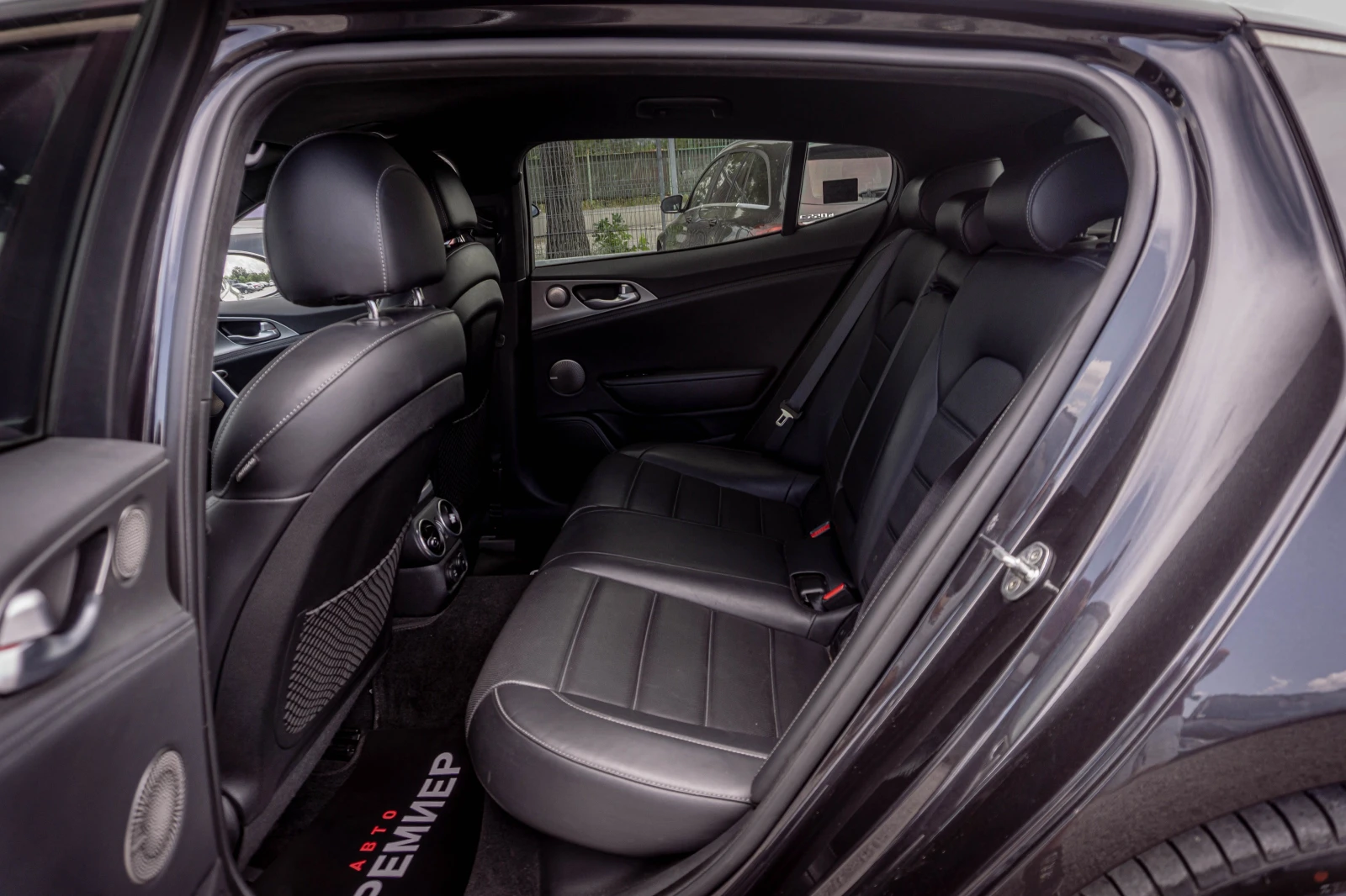 Kia Stinger 3.3i-GT-AWD-370hp-167, 377KM!, снимка 10 - Автомобили и джипове - 55102772
