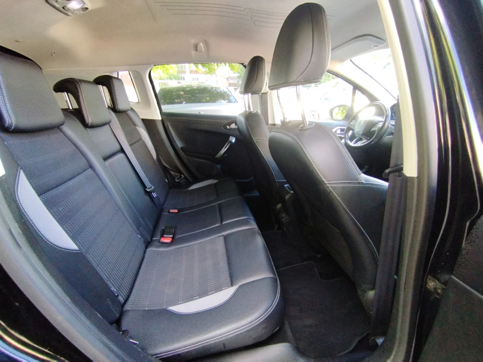 Peugeot 2008 1.6i/Autom/benz./Swiss edition , снимка 15 - Автомобили и джипове - 55165680