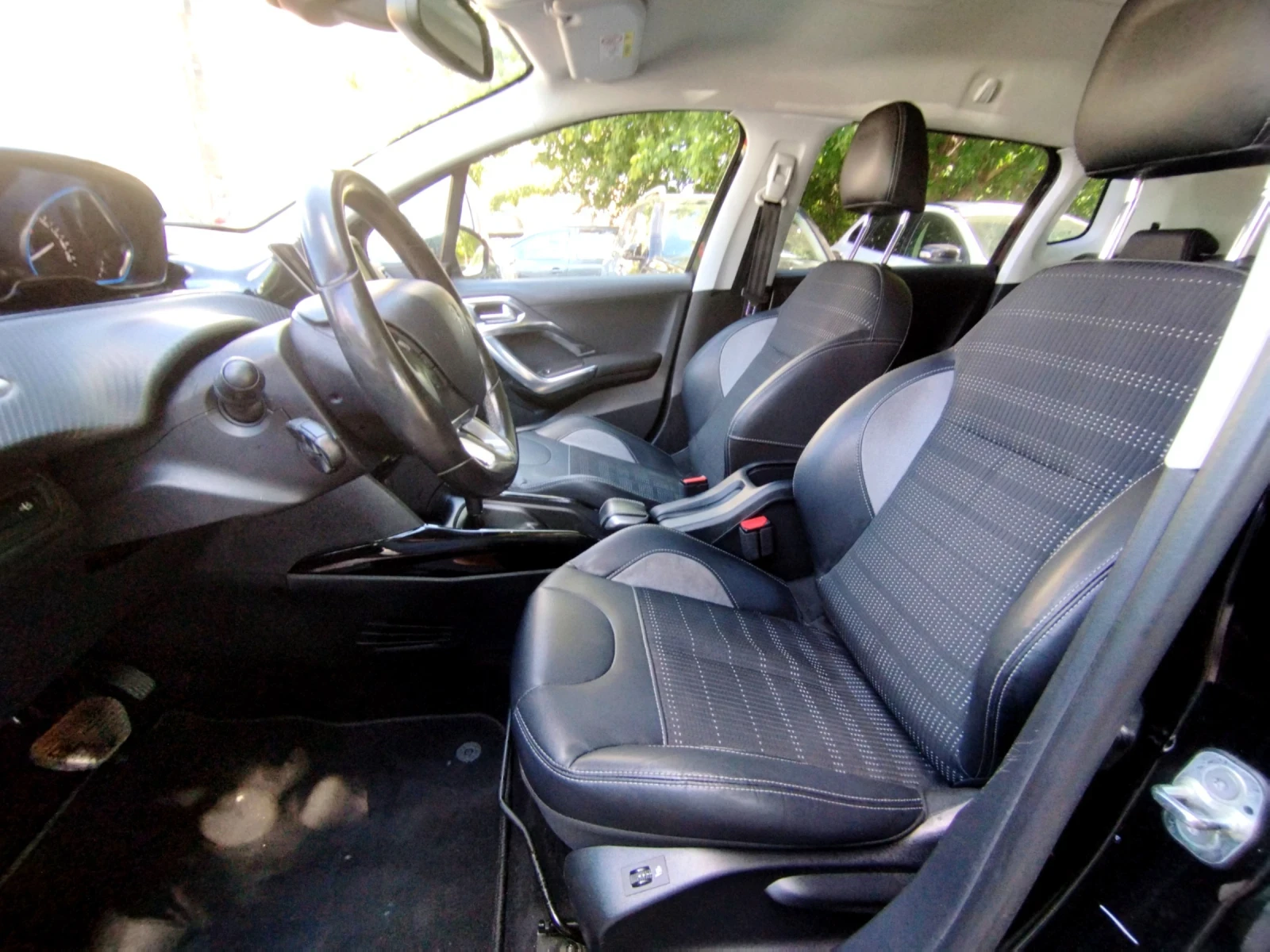 Peugeot 2008 1.6i/Autom/benz./Swiss edition , снимка 10 - Автомобили и джипове - 55165680
