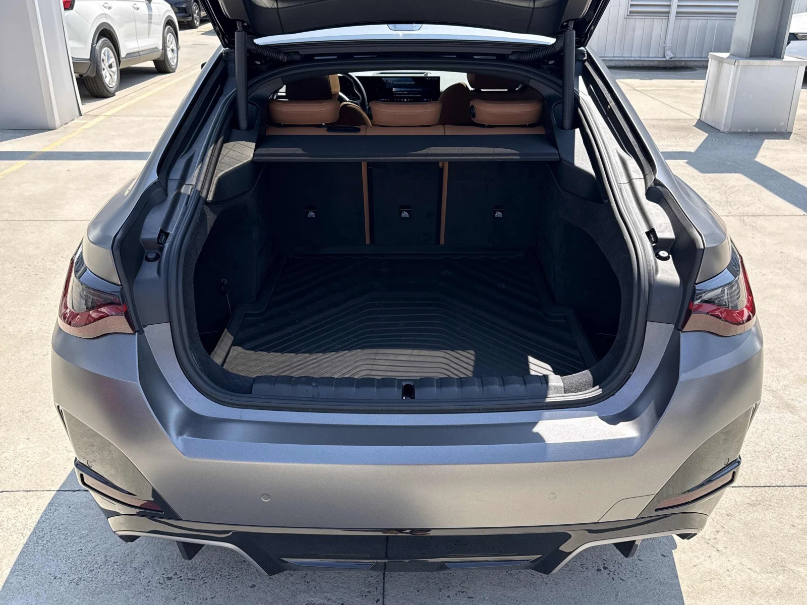 BMW i4 eDrive35 , АВТОКРЕДИТ, ЦЕНА ДО БГ, снимка 10 - Автомобили и джипове - 55838078