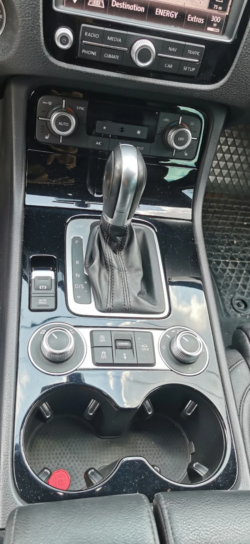 VW Touareg, снимка 2 - Автомобили и джипове - 52633359