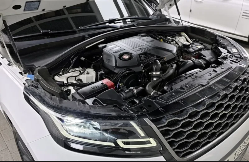 Land Rover Range Rover Velar !D300 R-Dynamic HSE!* АвтоКредит* Цена до БГ* , снимка 4 - Автомобили и джипове - 53479872