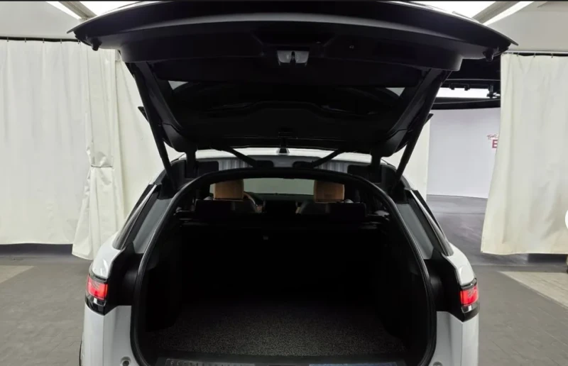 Land Rover Range Rover Velar !D300 R-Dynamic HSE!* АвтоКредит* Цена до БГ* , снимка 13 - Автомобили и джипове - 53479872