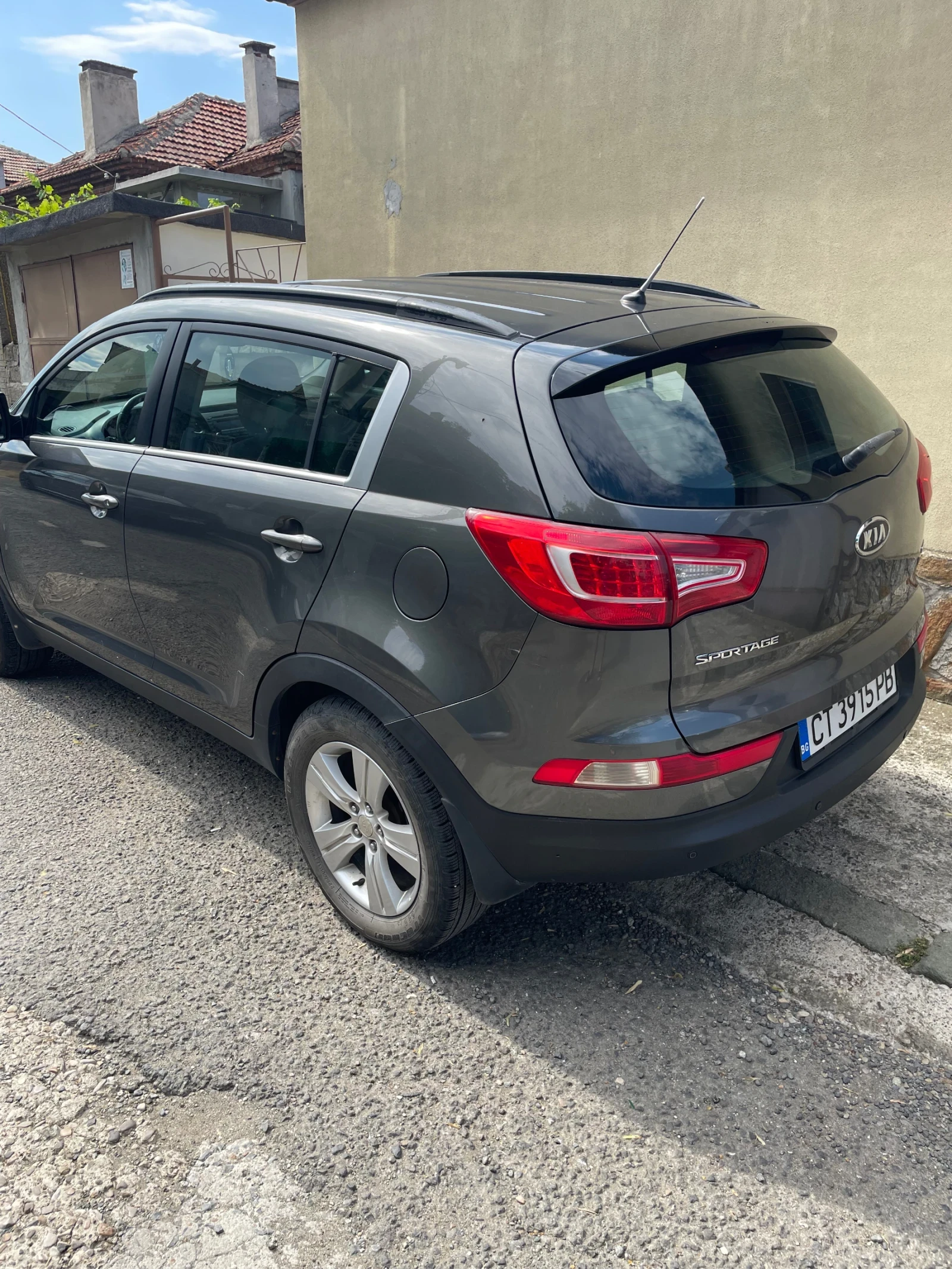 Kia Sportage 2.0 crdi, снимка 9 - Автомобили и джипове - 55152105
