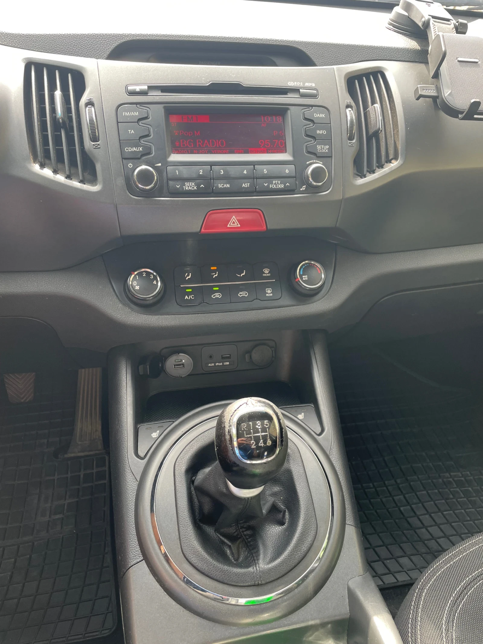Kia Sportage 2.0 crdi, снимка 5 - Автомобили и джипове - 55152105
