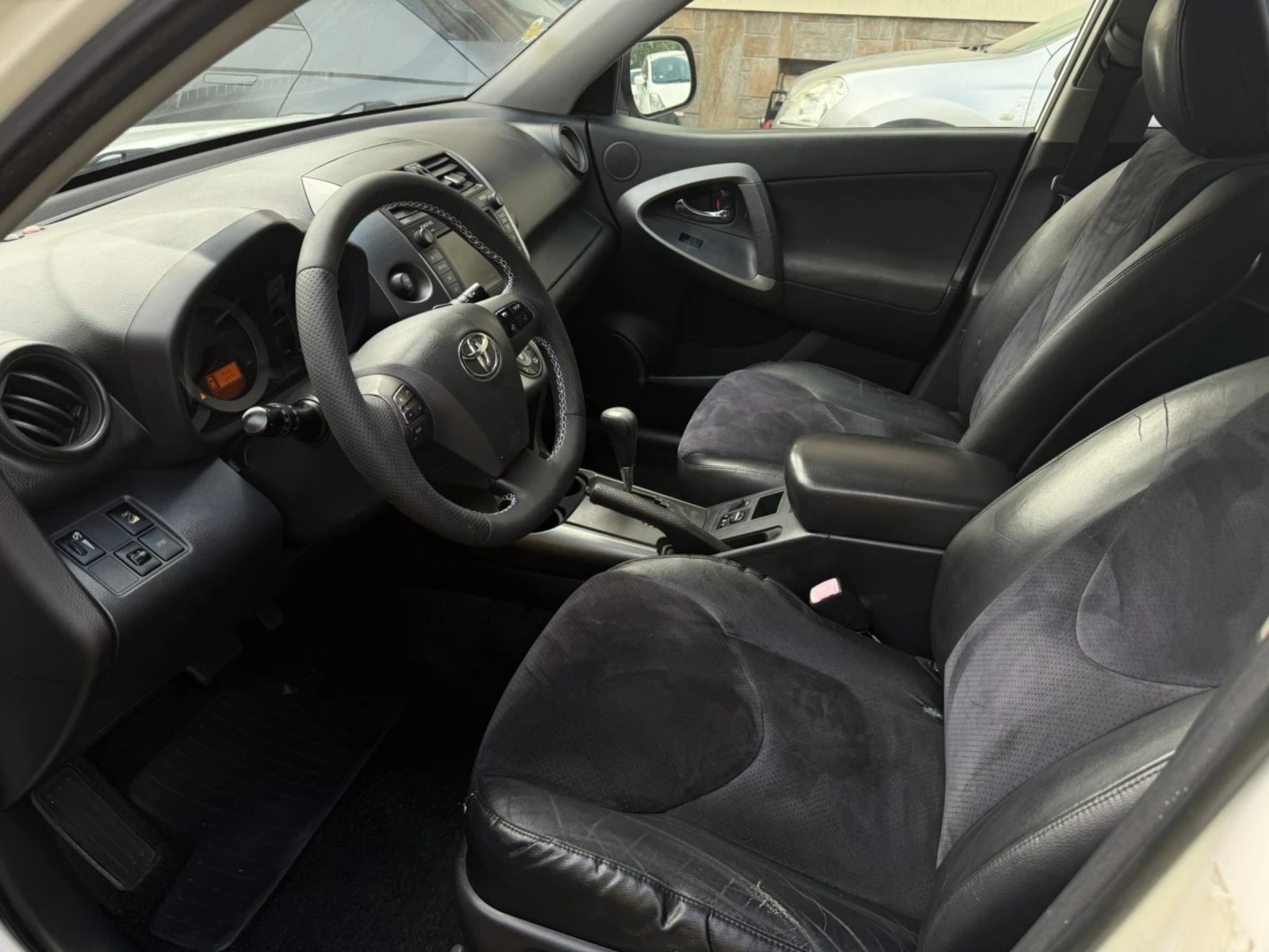 Toyota Rav4 2.0d4d, снимка 10 - Автомобили и джипове - 55331174