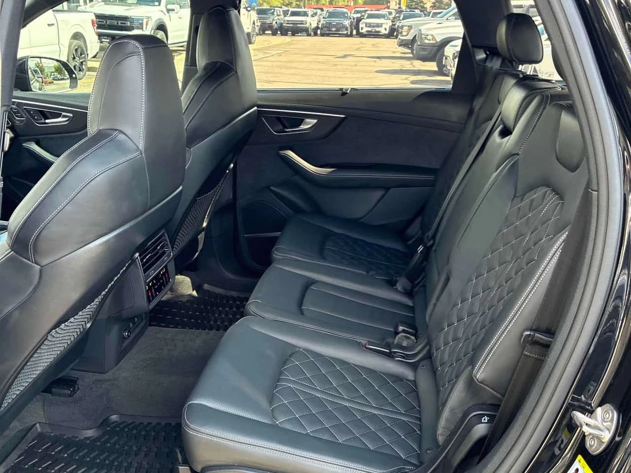 Audi SQ7 * 4.0 TFSI quattro * CARFAX * ОПЦИЯ ЗА ФИНАНСИРАНЕ, снимка 17 - Автомобили и джипове - 55723356