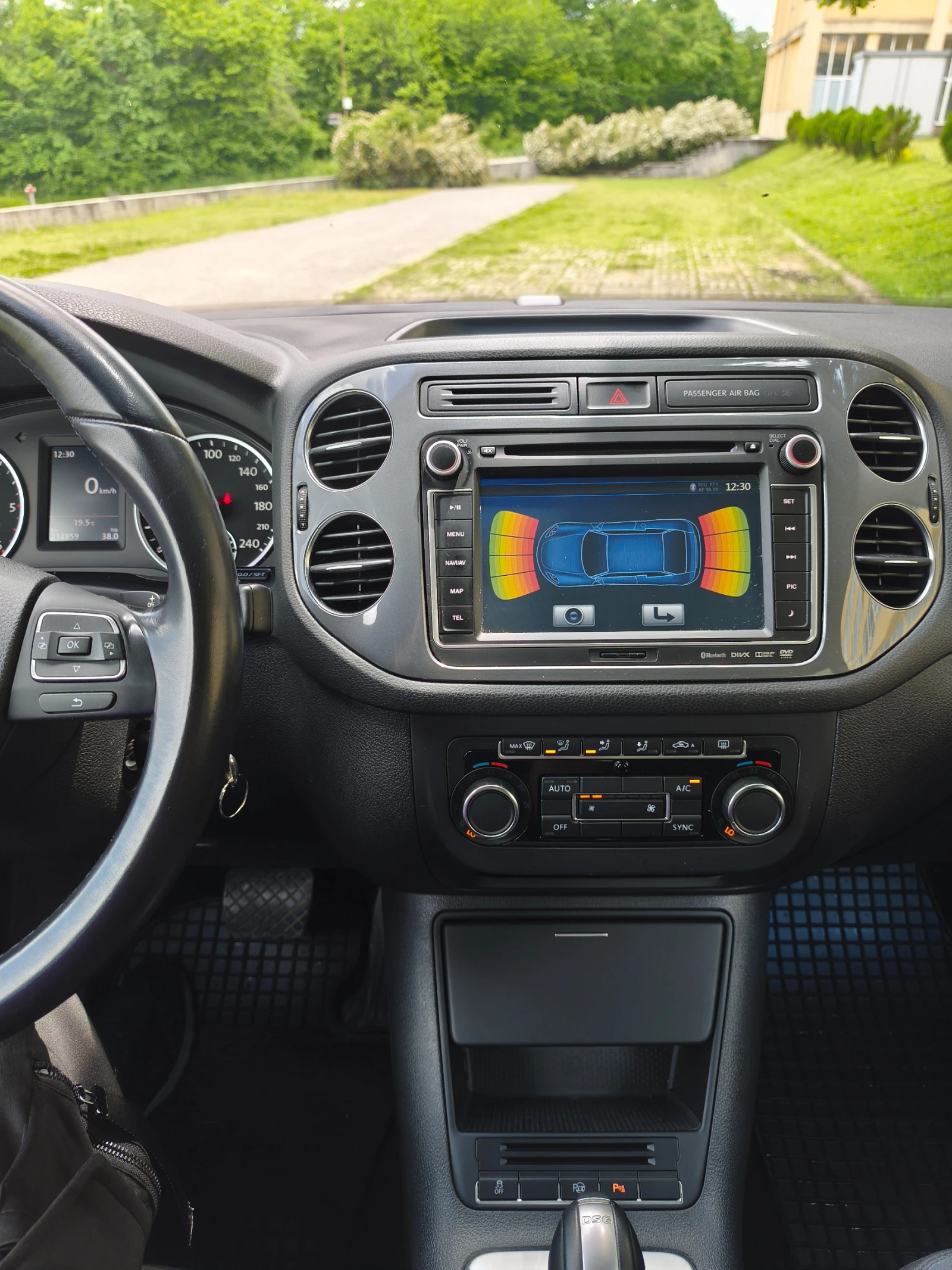 VW Tiguan 2.0TDI 4x4 ITALIA, снимка 3 - Автомобили и джипове - 56159063