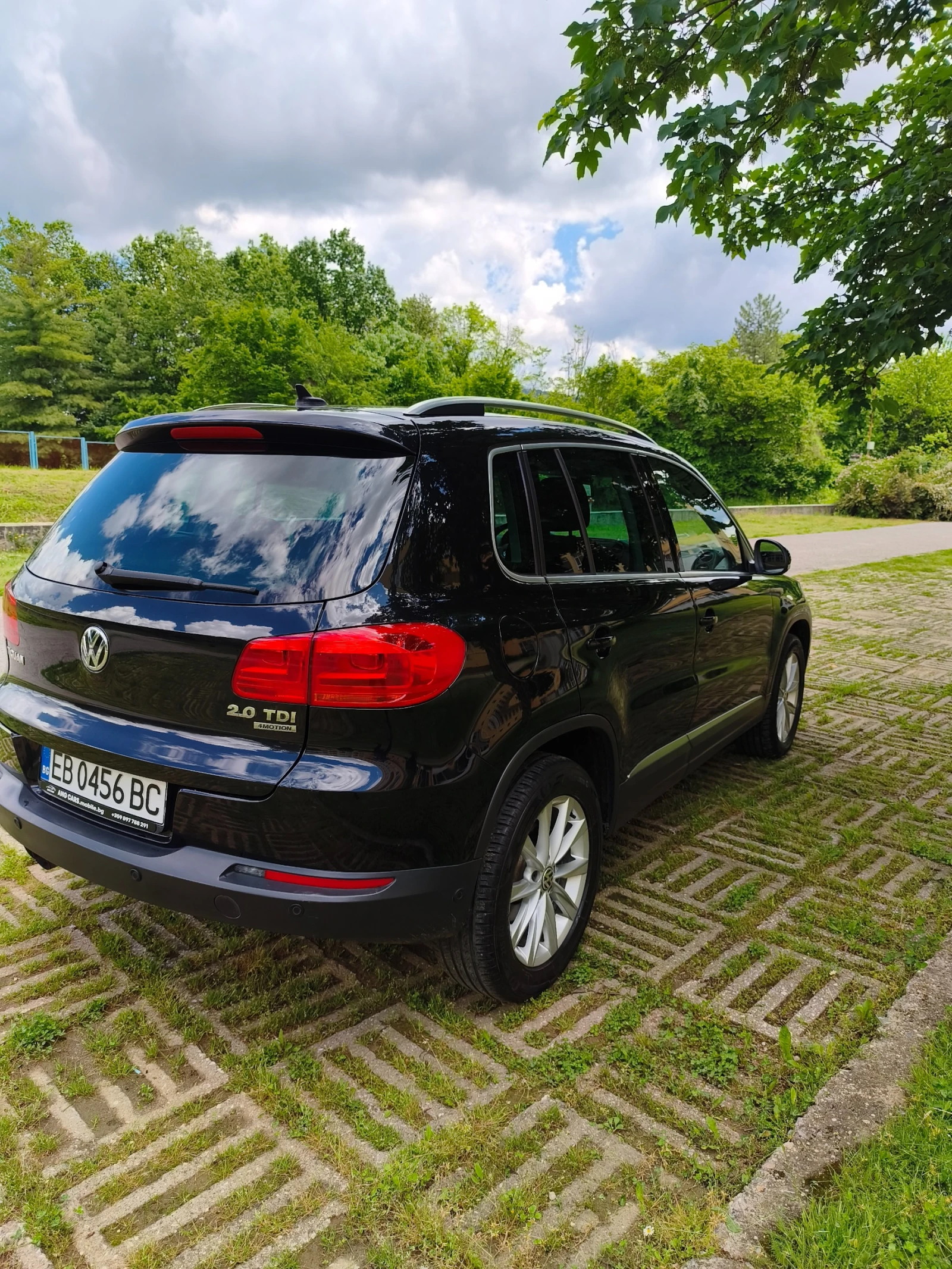 VW Tiguan 2.0TDI 4x4 ITALIA, снимка 8 - Автомобили и джипове - 56159063