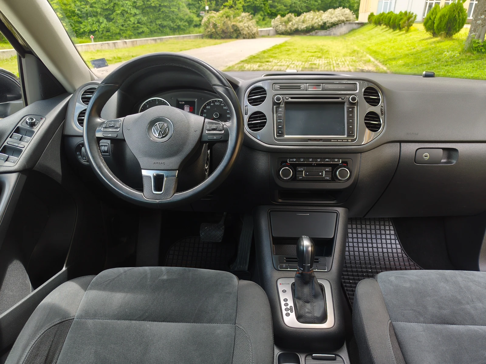 VW Tiguan 2.0TDI 4x4 ITALIA, снимка 5 - Автомобили и джипове - 56159063