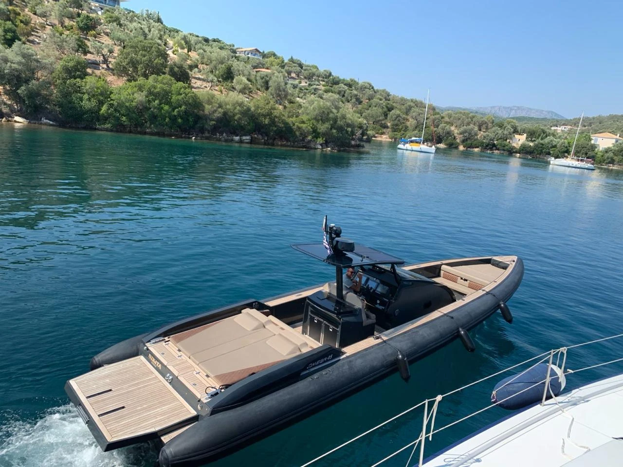 Надуваема лодка Technohull Omega 45, снимка 3 - Воден транспорт - 54139410