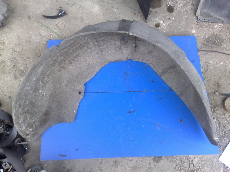 подкалник заден десен за Мазда 6 комби (ч)