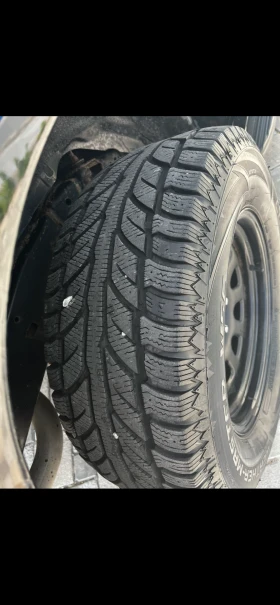 Гуми Зимни 265/65R17, снимка 2 - Гуми и джанти - 47620597