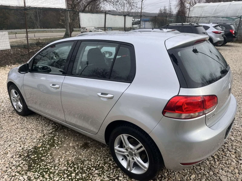 VW Golf 1.6TDI Като НОВА, Нави, снимка 4 - Автомобили и джипове - 48304128