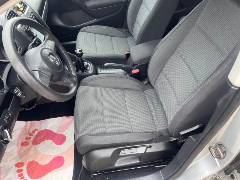 VW Golf 1.6TDI Като НОВА, Нави, снимка 7 - Автомобили и джипове - 48304128