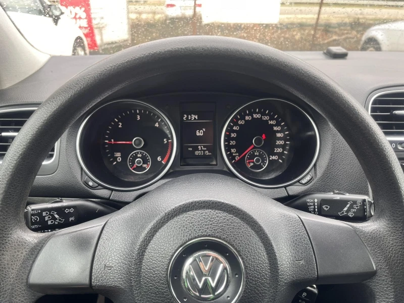 VW Golf 1.6TDI Като НОВА, Нави, снимка 8 - Автомобили и джипове - 48304128