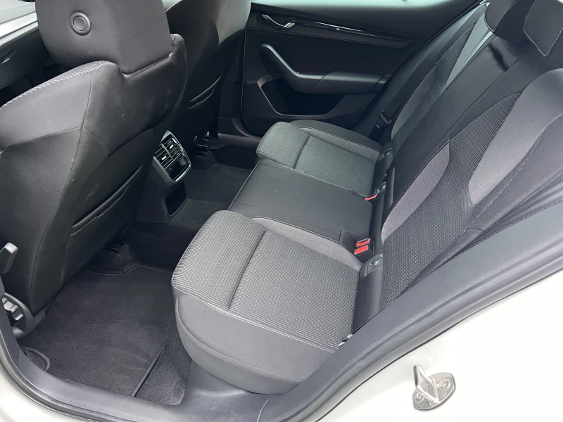 Skoda Octavia AMBITION/2.0TDI/116K.C./7AT/ГАРАНЦИЯ, снимка 10 - Автомобили и джипове - 52550440