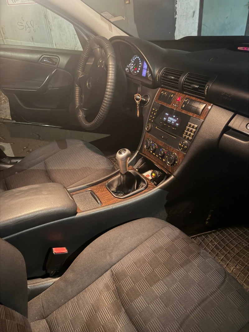 Mercedes-Benz C 200, снимка 2 - Автомобили и джипове - 52962589
