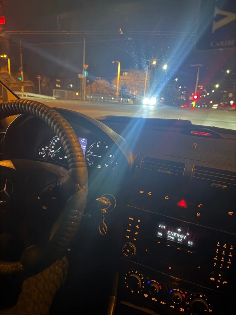 Mercedes-Benz C 200, снимка 5 - Автомобили и джипове - 52962589