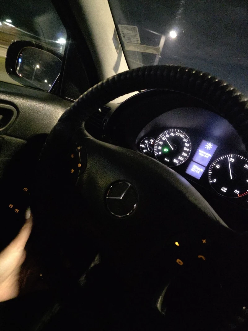 Mercedes-Benz C 200, снимка 12 - Автомобили и джипове - 52962589