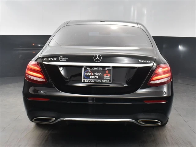 Mercedes-Benz E 350 4MATIC Sedan * CARFAX * * АВТО КРЕДИТ* , снимка 4 - Автомобили и джипове - 49527661