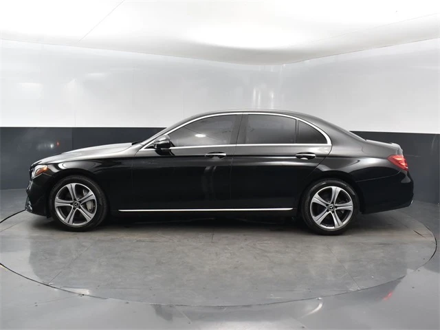 Mercedes-Benz E 350 4MATIC Sedan * CARFAX * * АВТО КРЕДИТ* , снимка 6 - Автомобили и джипове - 49527661