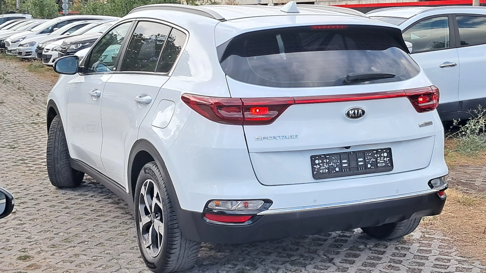 Kia Sportage 1.6D-HYBRIDE РЕАЛ КМ ИЗКЛЮЧИТЕЛЕН СЕРВИ КНИЖ УНИКТ, снимка 4 - Автомобили и джипове - 39599484